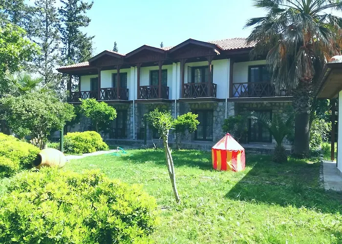 Dervi̇shan Health Club בית הארחה