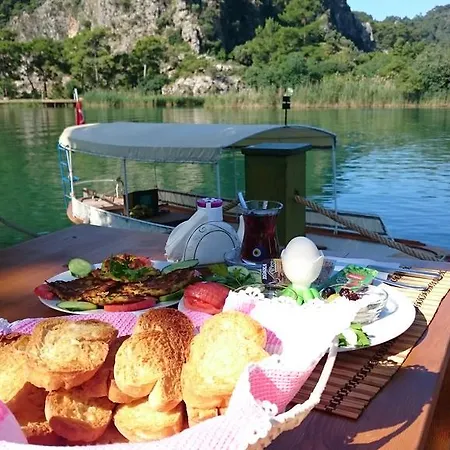 Vendégház Dervi̇shan Health Club *